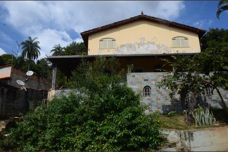 Casa à venda com 450m², 2 quartos e 8 vagasFachada