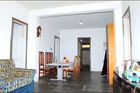 Casa à venda com 450m², 2 quartos e 8 vagasSala
