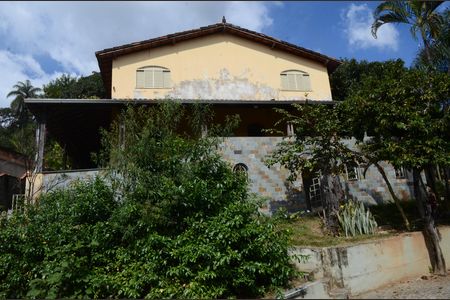 Casa à venda com 450m², 2 quartos e 8 vagasFachada