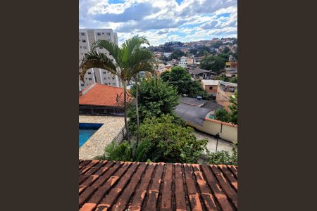 Casa à venda com 450m², 2 quartos e 8 vagas Casa à venda com 450m², 2 quartos e 8 vagasVista