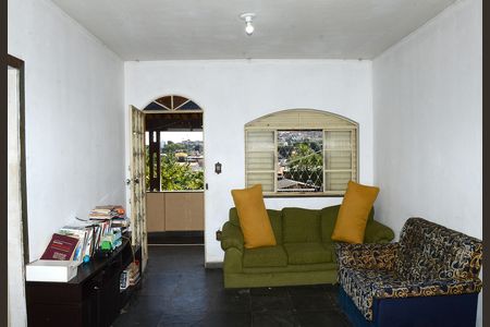 Casa à venda com 450m², 2 quartos e 8 vagasSala