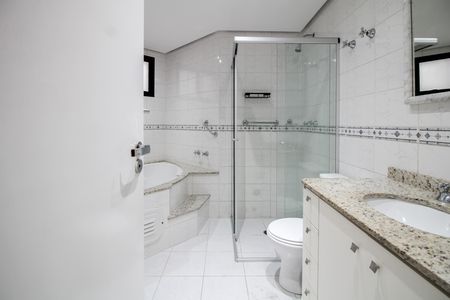 Apartamento à venda com 127m², 3 quartos e 2 vagasBanheiro da suíte
