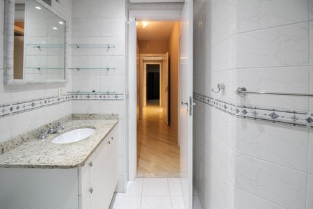 Apartamento à venda com 127m², 3 quartos e 2 vagasBanheiro da suíte