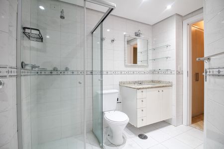 Apartamento à venda com 127m², 3 quartos e 2 vagasBanheiro da suíte