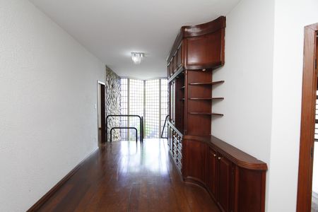 Casa à venda com 350m², 4 quartos e 5 vagasCorredor