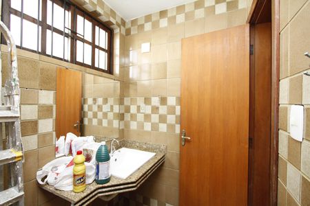Casa à venda com 350m², 4 quartos e 5 vagasBanheiro 4