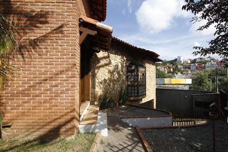 Casa à venda com 350m², 4 quartos e 5 vagasEntrada