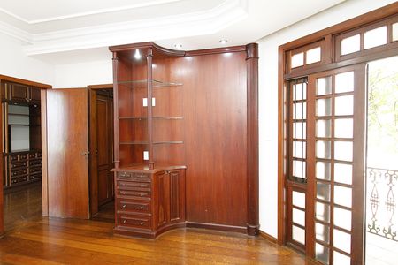 Casa à venda com 350m², 4 quartos e 5 vagasQuarto 2 - Suíte