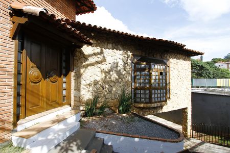 Casa à venda com 350m², 4 quartos e 5 vagasEntrada