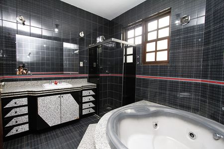 Casa à venda com 350m², 4 quartos e 5 vagasBanheiro do quarto 2