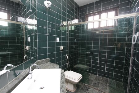 Casa à venda com 350m², 4 quartos e 5 vagasBanheiro 3