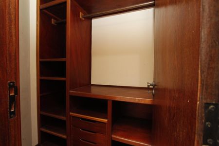 Casa à venda com 350m², 4 quartos e 5 vagascloset quarto 3