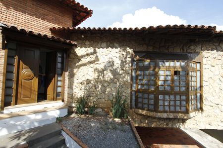 Casa à venda com 350m², 4 quartos e 5 vagasEntrada