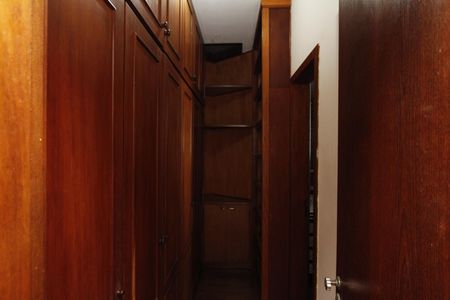 Casa à venda com 350m², 4 quartos e 5 vagasCloset da suíte
