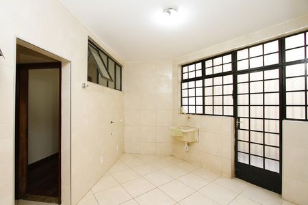 Casa à venda com 350m², 4 quartos e 5 vagasÁrea de Serviço