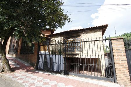 Casa à venda com 350m², 4 quartos e 5 vagasFachada