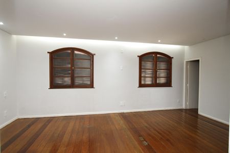 Casa à venda com 350m², 4 quartos e 5 vagasSala 2