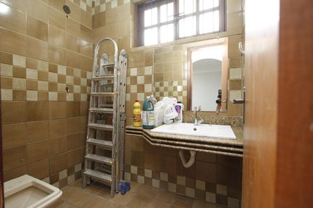 Casa à venda com 350m², 4 quartos e 5 vagasBanheiro 4
