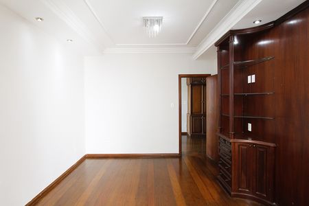 Casa à venda com 350m², 4 quartos e 5 vagasQuarto 2 - Suíte