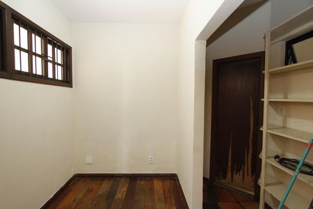 Casa à venda com 350m², 4 quartos e 5 vagasdce