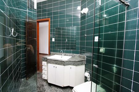 Casa à venda com 350m², 4 quartos e 5 vagasBanheiro 3