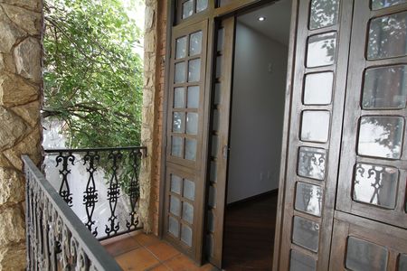 Casa à venda com 350m², 4 quartos e 5 vagasVaranda do quarto