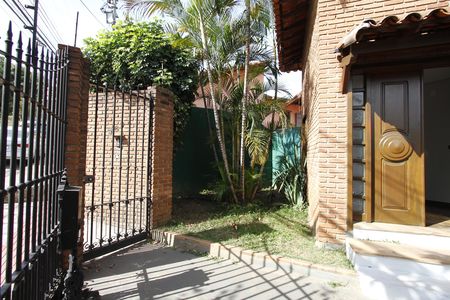 Casa à venda com 350m², 4 quartos e 5 vagasEntrada