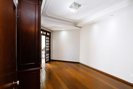 Casa à venda com 350m², 4 quartos e 5 vagasQuarto 2