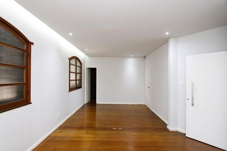 Casa à venda com 350m², 4 quartos e 5 vagasSala 2