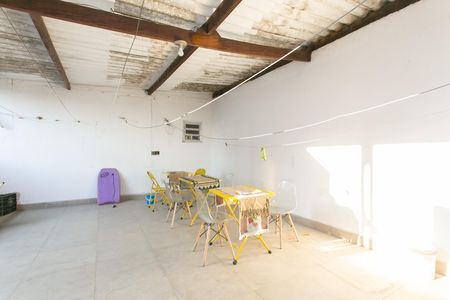 Casa à venda com 159m², 4 quartos e 3 vagas Casa à venda com 159m², 4 quartos e 3 vagasTerraço