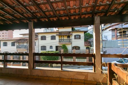 Casa à venda com 159m², 4 quartos e 3 vagas Casa à venda com 159m², 4 quartos e 3 vagasVaranda