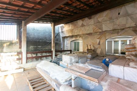 Casa à venda com 159m², 4 quartos e 3 vagas Casa à venda com 159m², 4 quartos e 3 vagasVaranda