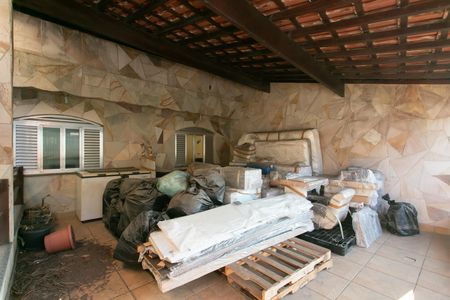 Casa à venda com 159m², 4 quartos e 3 vagas Casa à venda com 159m², 4 quartos e 3 vagasVaranda