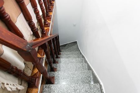 Casa à venda com 159m², 4 quartos e 3 vagas Casa à venda com 159m², 4 quartos e 3 vagasEscada