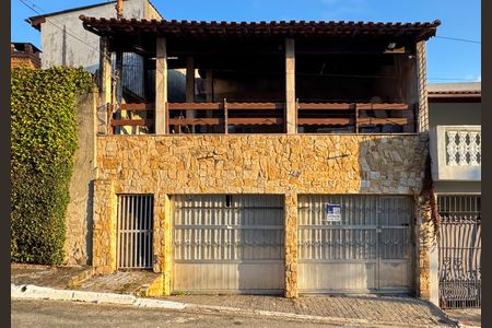 Casa à venda com 159m², 4 quartos e 3 vagas Casa à venda com 159m², 4 quartos e 3 vagasFachada