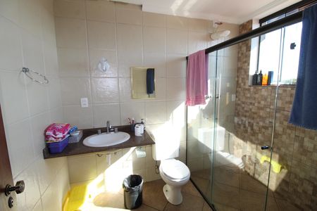 Casa de condomínio para alugar com 327m², 6 quartos e 4 vagasBanheiro da Suíte 1