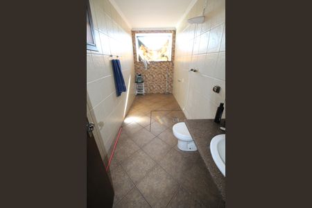 Casa de condomínio para alugar com 327m², 6 quartos e 4 vagasBanheiro da Suíte 2