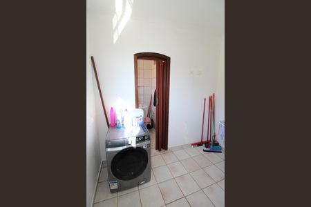 Casa de condomínio para alugar com 327m², 6 quartos e 4 vagasÁrea de Serviço