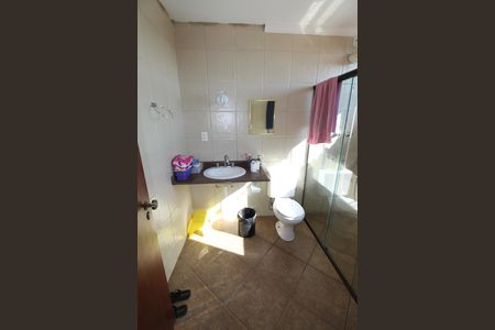 Casa de condomínio para alugar com 327m², 6 quartos e 4 vagasBanheiro da Suíte 1