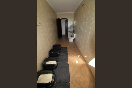 Casa de condomínio para alugar com 327m², 6 quartos e 4 vagasBanheiro 1