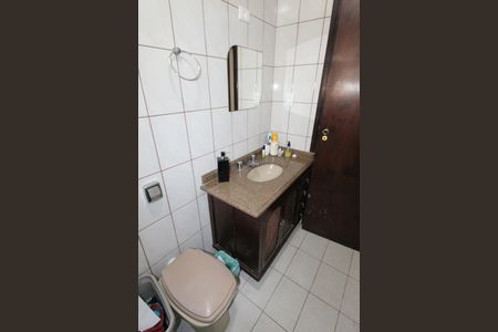 Casa de condomínio para alugar com 327m², 6 quartos e 4 vagasEdícula Banheiro