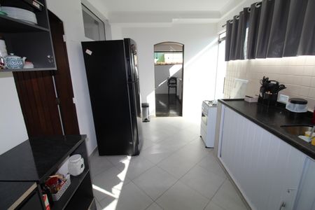 Casa de condomínio para alugar com 327m², 6 quartos e 4 vagasCozinha