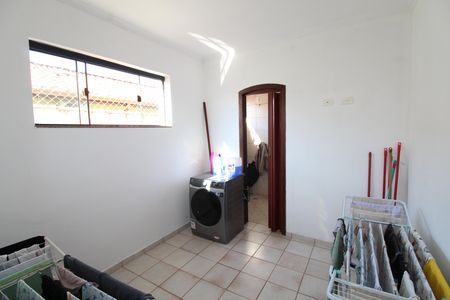 Casa de condomínio para alugar com 327m², 6 quartos e 4 vagasÁrea de Serviço