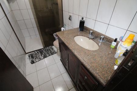 Casa de condomínio para alugar com 327m², 6 quartos e 4 vagasEdícula Banheiro