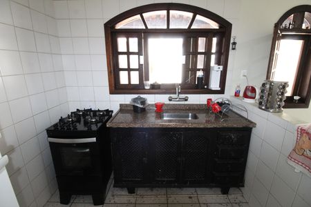 Casa de condomínio para alugar com 327m², 6 quartos e 4 vagasEdícula Cozinha