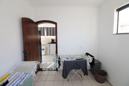 Casa de condomínio para alugar com 327m², 6 quartos e 4 vagasÁrea de Serviço