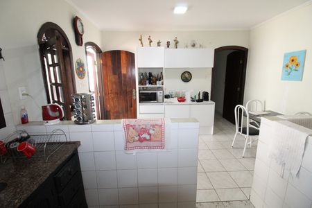 Casa de condomínio para alugar com 327m², 6 quartos e 4 vagasEdícula Cozinha
