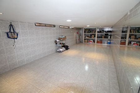 Casa de condomínio para alugar com 327m², 6 quartos e 4 vagasEdícula Sala 1