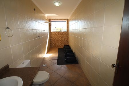 Casa de condomínio para alugar com 327m², 6 quartos e 4 vagasBanheiro 1