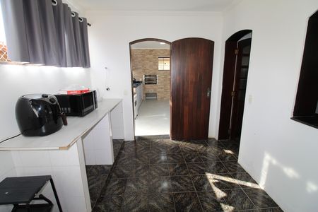 Casa de condomínio para alugar com 327m², 6 quartos e 4 vagasCozinha